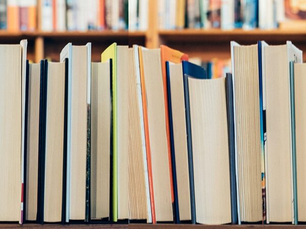 books unsplash licence home-min